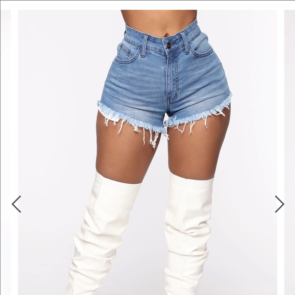 FASHION NOVA Slay The Fray Denim Shorts - Med Blue